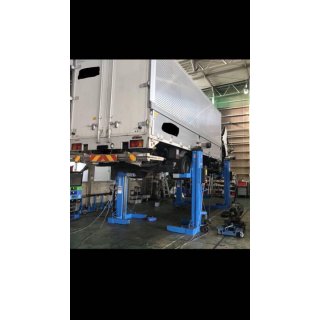 RAV241, Elektromechanische Radgreiferanlage, 7000 kg pro Säule, Satz 4 Säulen in Werkstatthallen Erweiterbar auf 6 oder 8 Säulen inkl. verstellbare Gabeln VAR240-260/F, RAVAGLIOLI